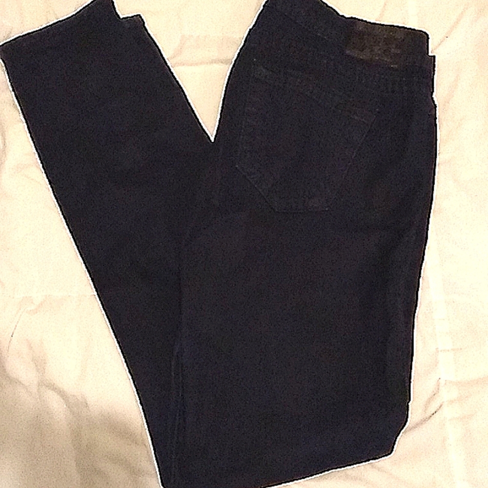 Women True Religion jeans Size 32 Straight Leg.